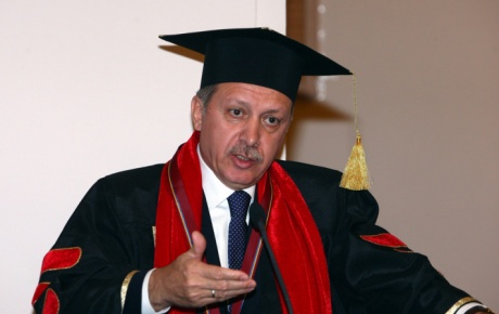 ‘Erdoğan’ın diploması sahte’: Adaylığının iptali için YSK’ya başvuru yapıldı