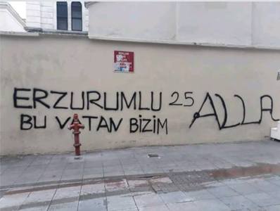 Kadıköy’de kilise duvarına ırkçı yazı