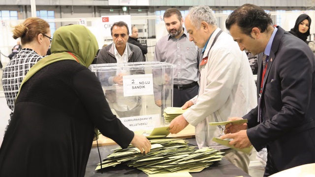 ‘Yurt dışında ve gümrüklerde an itibarıyla 1 milyon 227 bin 931 oy kullanıldı’