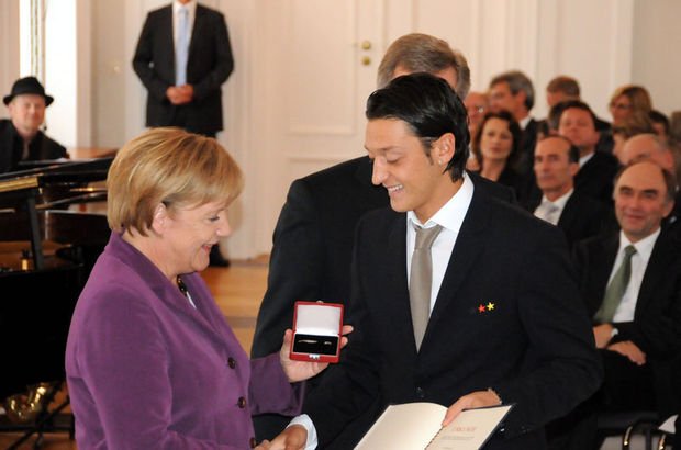 Alman hükümetinden Mesut Özil açıklaması!