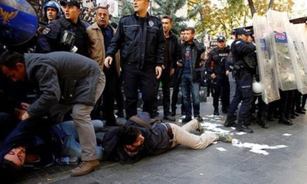 Guardian’dan Türkiye yorumu: Boğucu korku iklimi