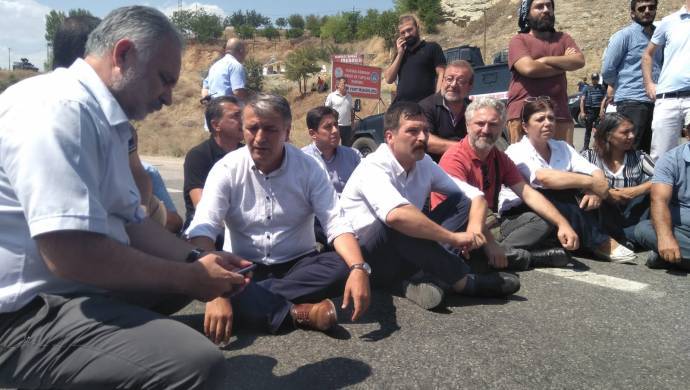 Dersim’e ulaşan HDP heyetinin yangın bölgesine gitmesi engellendi