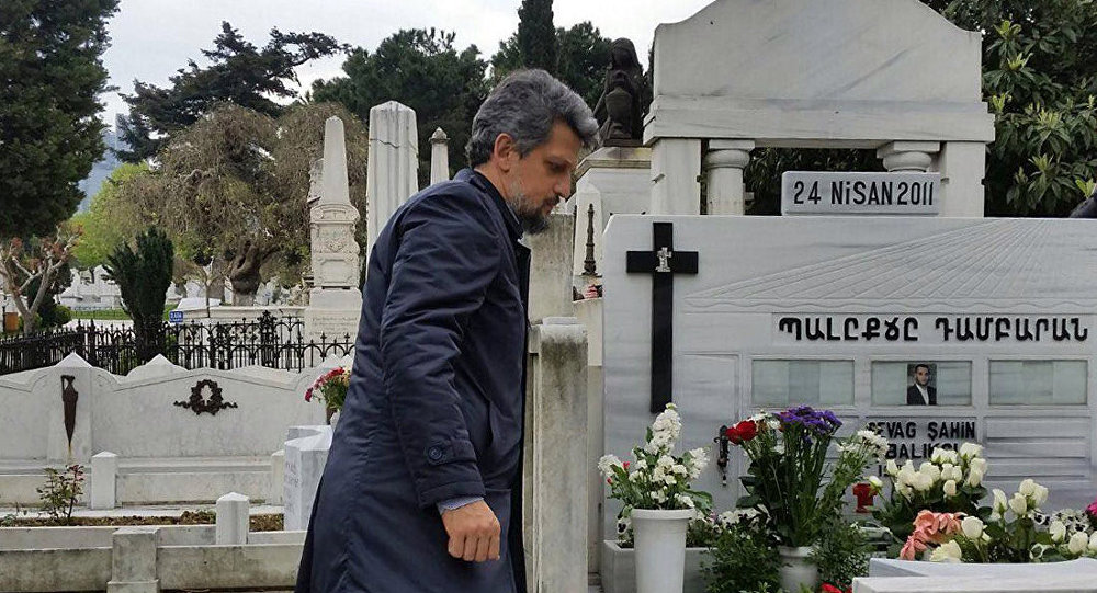 Paylan: Elimle eşelediğim her yerde insan kemiğine rastladım