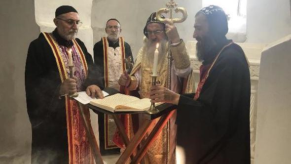 Tapuları alınan 2 kilise, 30 yıl sonra ibadete açıldı