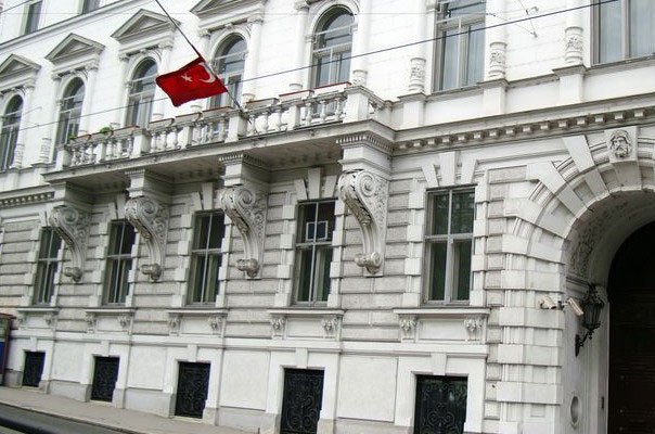 Türkiye’nin Amsterdam Başkonsolosluğu’na saldırı