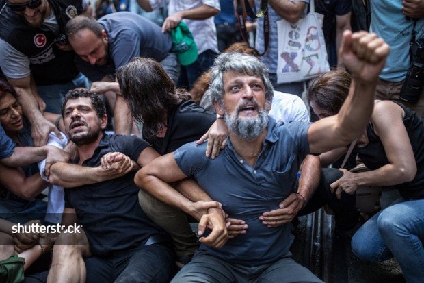 Hrant Dink’in oğlunun gözaltına alınmasını milletvekilleri engelledi