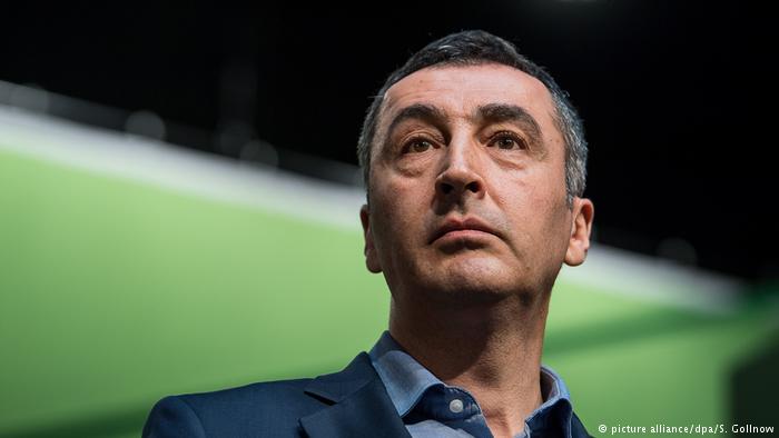 Cem Özdemir’den Merkel’e Türkiye çağrısı