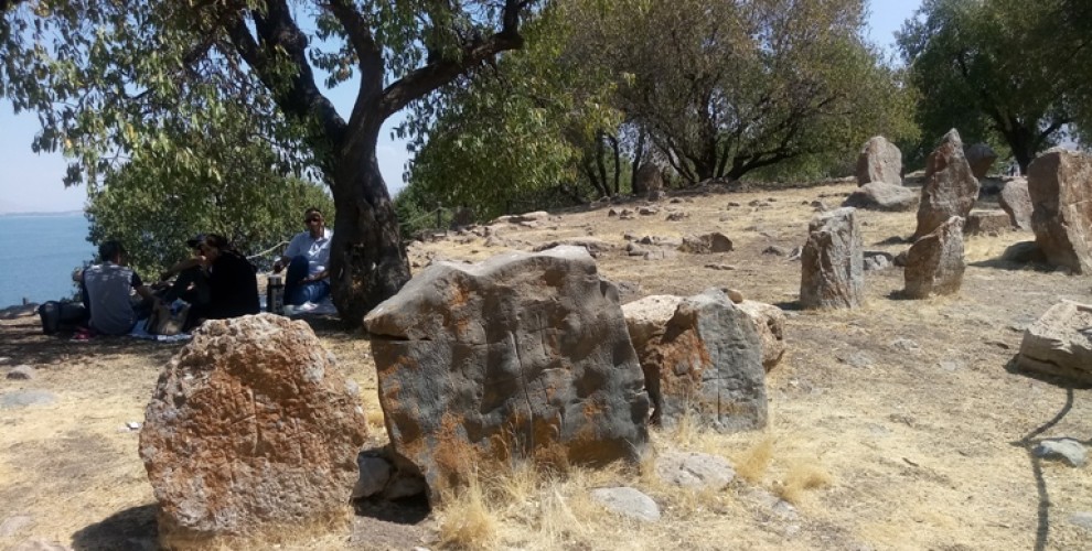 Tarihi Ermeni Mezarlığı’na Saygısızlık