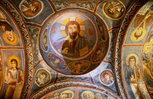 Karanlık Kilise’nin bin yıllık freskleri korunuyor