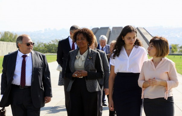 Michaelle Jean: “Soykırım Anıtı’na yaptığım ziyaret tüm Frankofon topluluğunun hafızasını simgeliyor”