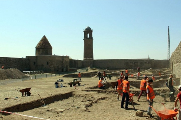 Erzurum (Karin-‘Akunq’ web sayfası) Kalesinde 150 yıllık patlamamış fünyeler bulundu
