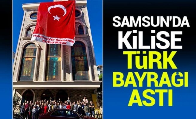 Samsun’da kilise Türk Bayrağı astı