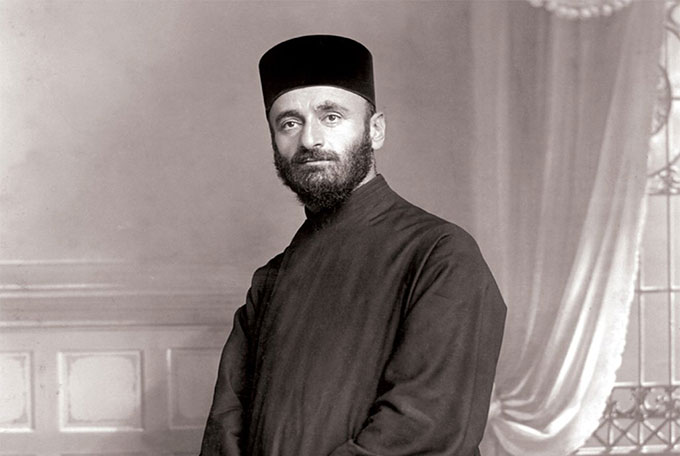 “Neden benim de doğduğum Kütahya’da bir heykeli, bir anıtı yok bunca önemli birinin, Komitas’ın? Ermeni diye mi?”