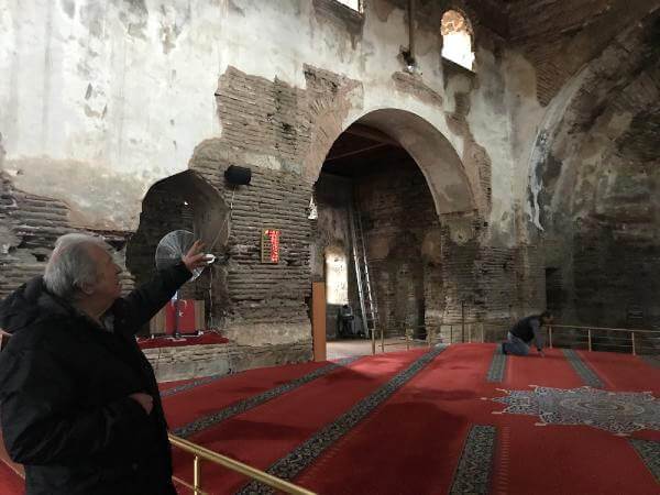 Ayasofya’nın Sıvaları da Dökülüyor