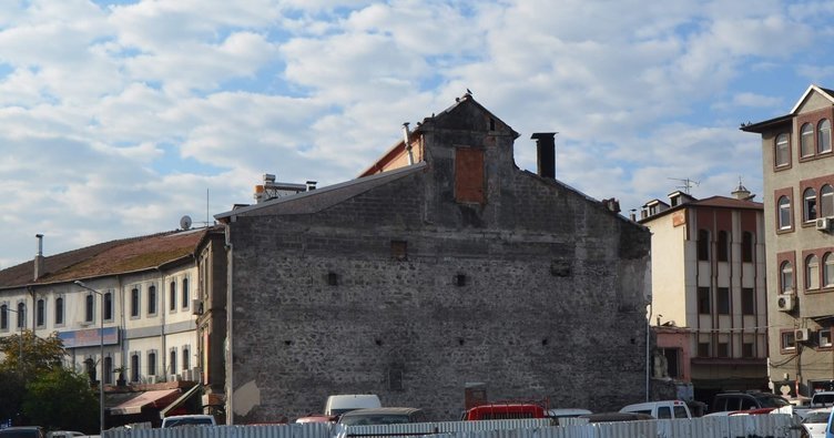 Bin 500 yıllık köprünün kaderi merak konusu