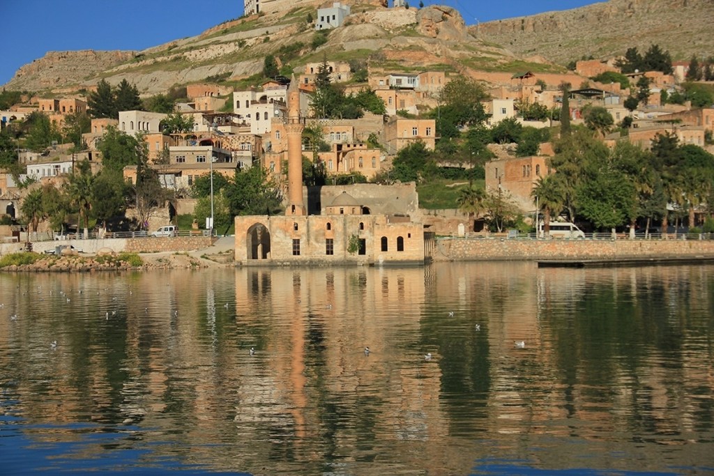 Batan bir şehrin kıyısında biten Karagüllerin şehri: Halfeti