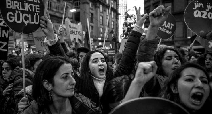 Spiegel: Erdoğan halkından korkuyor