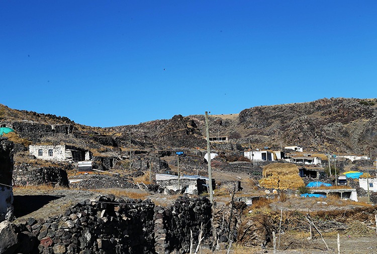 Soykırım’dan sonra Kars’a yerleşen Kürtler’den itiraf: “Biz hala Ermenilerin çatıları altında yaşıyoruz”