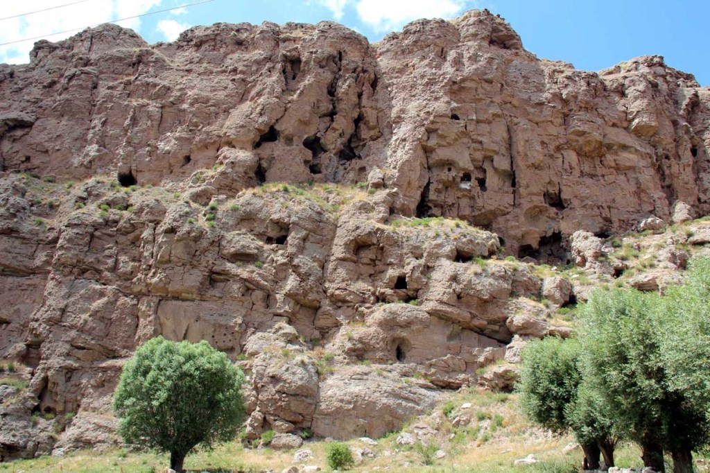 Kaya mağaraları keşfedilmeyi bekliyor