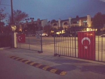 ABD’de Ermeni okuluna Türk bayrağı asan kişi aranıyor