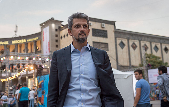 Garo Paylan: “Anadil onurundur”