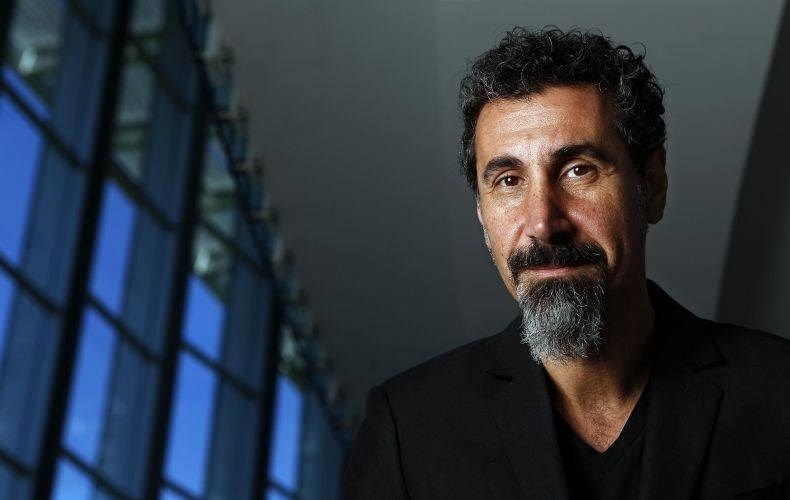 Serj Tankian Yeni Zelanda makamlarını Ermeni Soykırımı’nı tanımaya çağırıyor