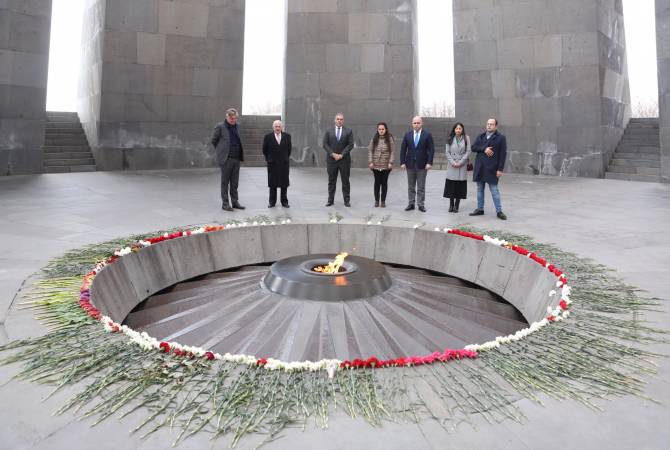 Uluslararası Merkezci Demokratlar Birliği heyetinden Ermeni Soykırımı Kurbanlar Anıtı’na ziyaret