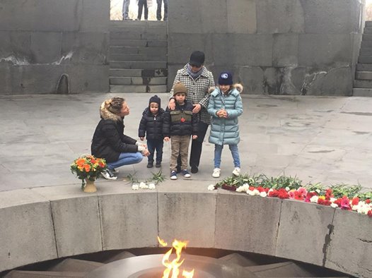 Ermenistan Cumhurbaşkanı’nın torunlarından Tsitsernakaberd’e ziyaret! “Hafıza, yaş ve zaman tanımıyor”