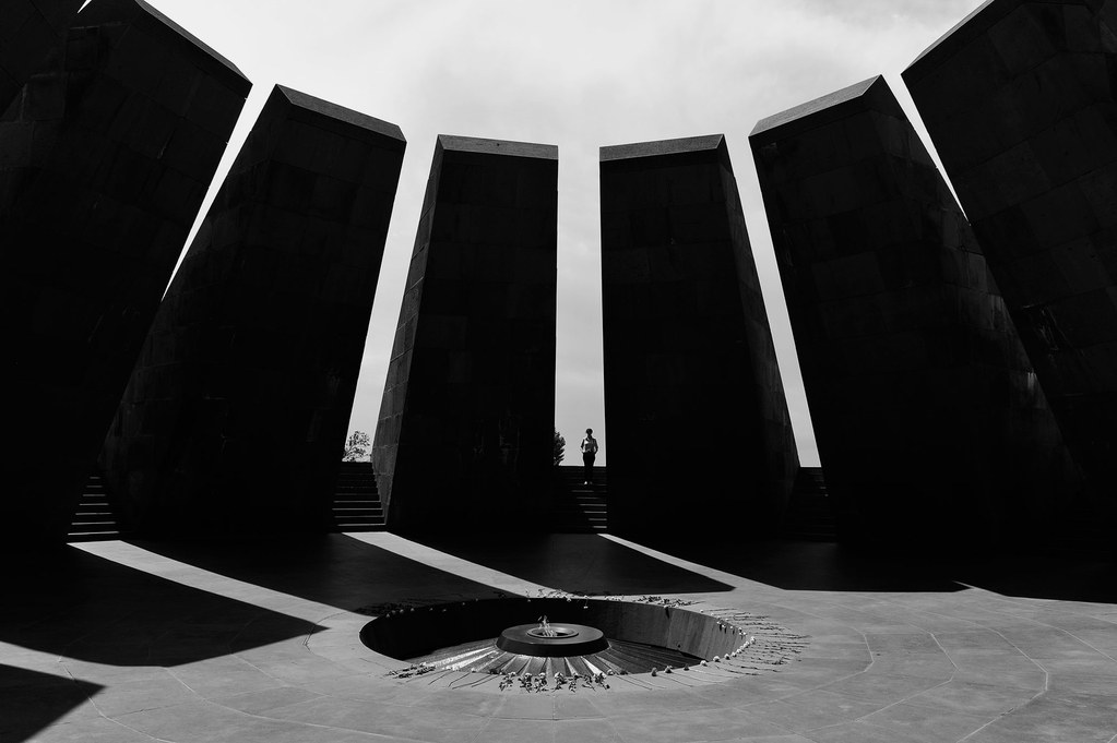 Mısır’da yayımlanan ‘Divan’ dergisinde Ermeni Soykırımı konulu kapsamlı bir makaleye yer verildi