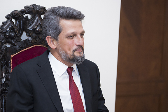 Garo Paylan: “YSK sonuçlarına bakın. Kaybettiler!”