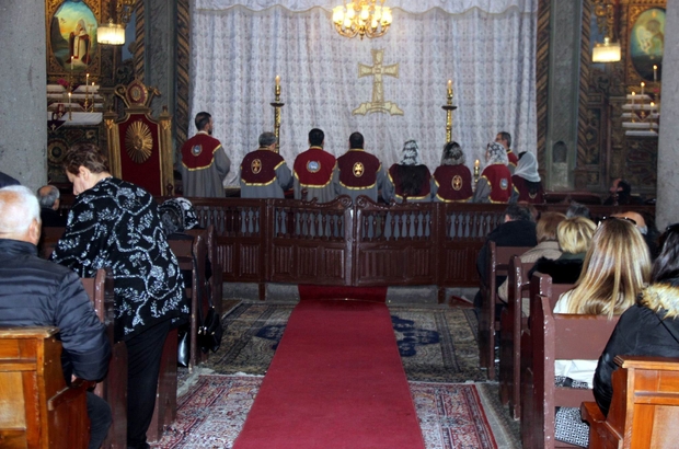 Ermeni cemaati miçing ayini için toplandı