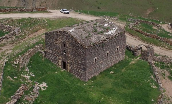 169 yıllık kilise bir kez bile restore edilmedi