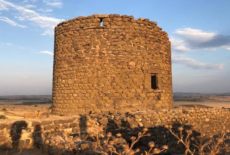 3 bin yıllık Dermetina Kalesi ahır olarak kullanılıyor