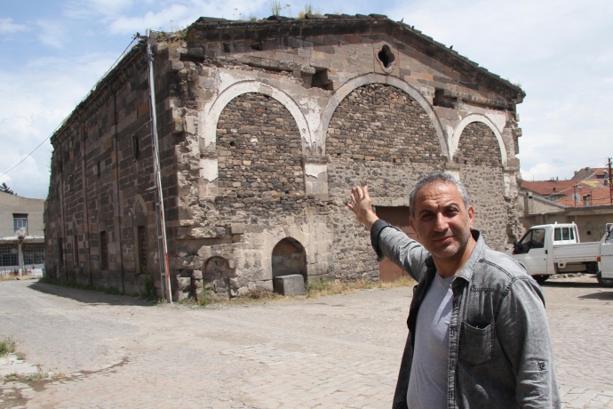 Tomarza’daki tarihi Ermeni kilisesi kaderine terk edildi