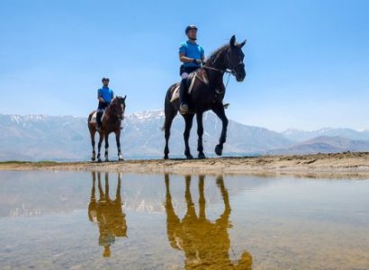 Van Gölü’nü de atlı polisler koruyor