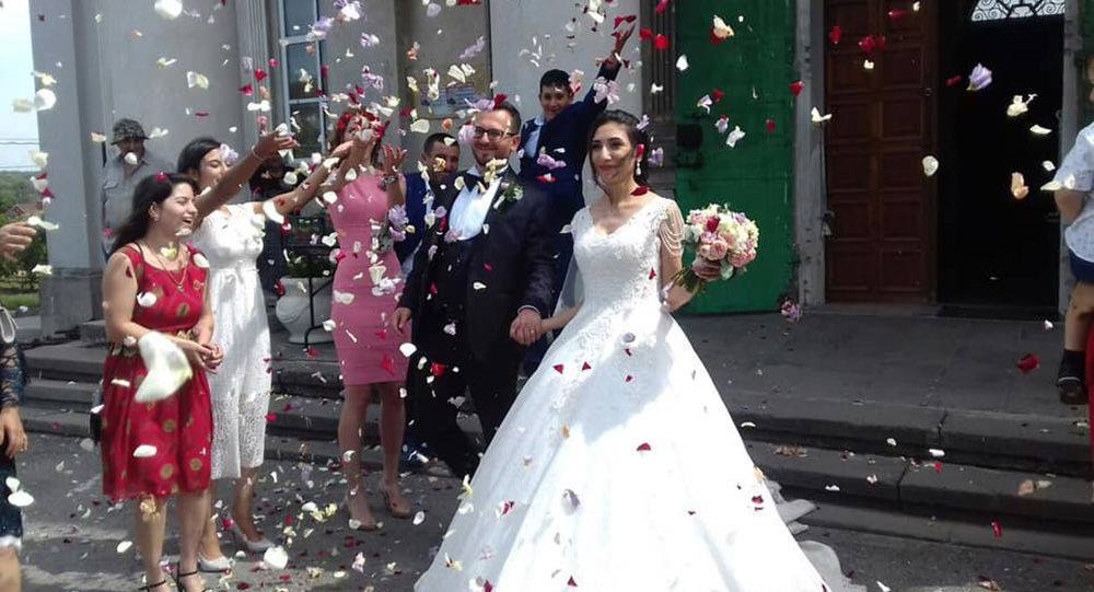 Türkiye yurttaşı Ali Yalçınkaya Doni Rostov’da bulunan Ermeni kilisesinde bir Ermeni kızla evlendi