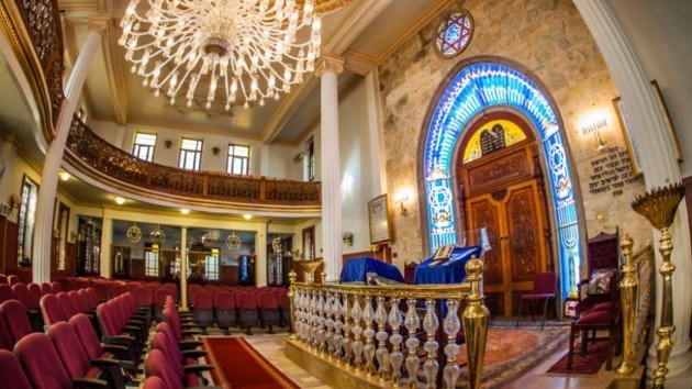 Büyükada Sinagogu’ndaki 30 Ağustos kutlaması Musevi basınını ikiye böldü