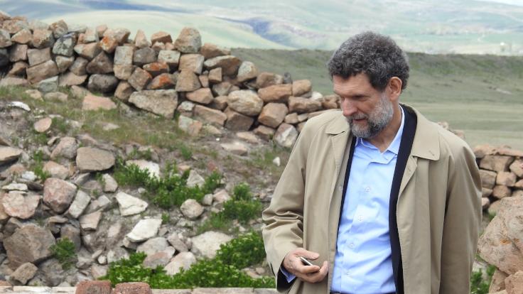 Ani’nin korunması için yürüttüğü çalışmalarıyla bilinen Osman Kavala’ya Avrupa Arkeoloji Mirası Ödülü verildi