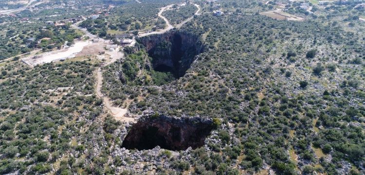 Cennet mağarasındaki şapel, Pan tapınağının kalbine inşa edilmiş