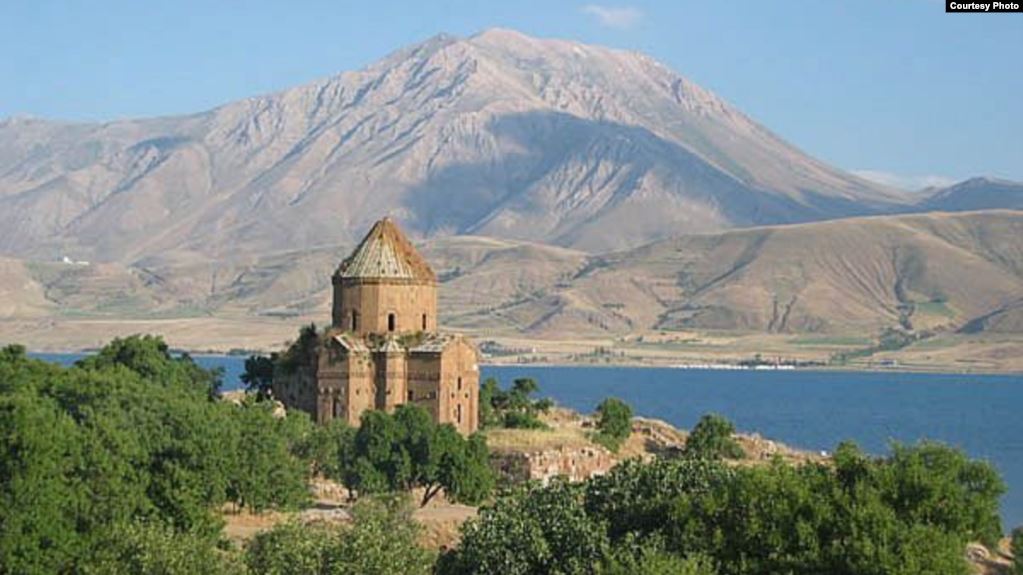 Akdamar (Akhtamar-‘Akunq’ web sayfası) Adası’nda ayin hazırlıkları başladı