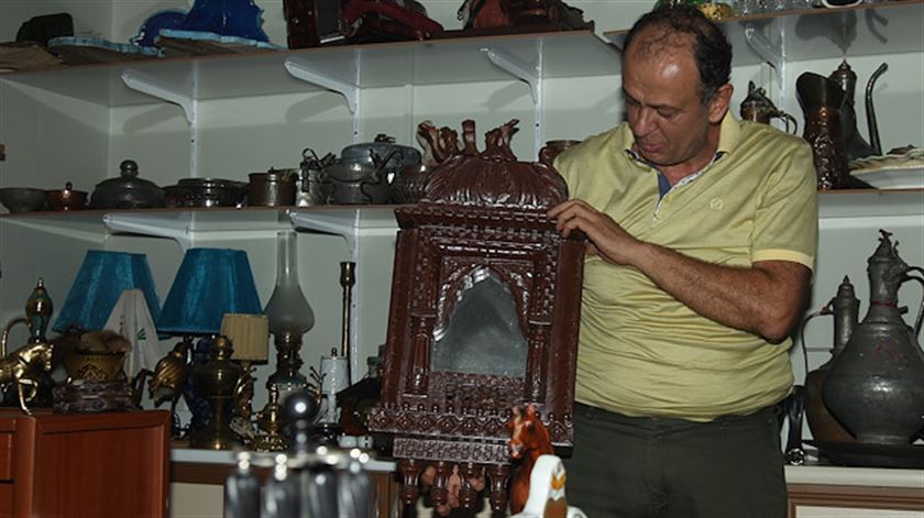 Dedesinin antika mirasıyla 6 bin parça biriktirdi: Müze kurmak istiyor