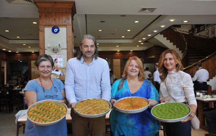 Yunan gazeteciler: Gerçek baklava Gaziantep’te (Ayntap-‘Akunq’ web sayfası)