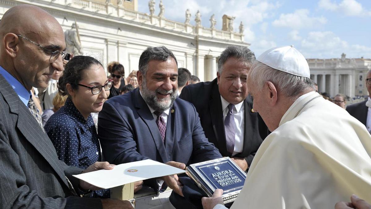 ‘Aurora’ İnsani Yardım Girişimi heyeti, Vatikan’a yaptığı ziyaret kapsamında Papa Franciscus tarafından kutsandı
