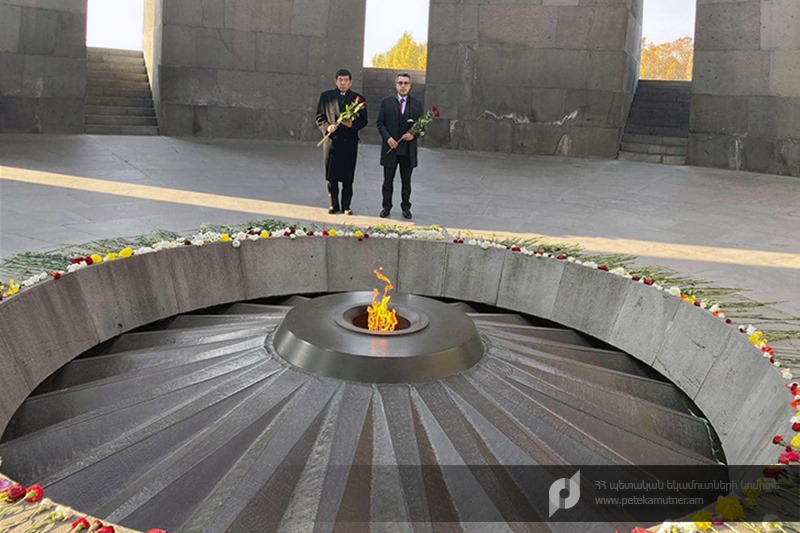 Dünya Gümrük Örgütü Genel Sekreteri Tsitsernakaberd Anıt Kompleksi’ni ziyaret etti