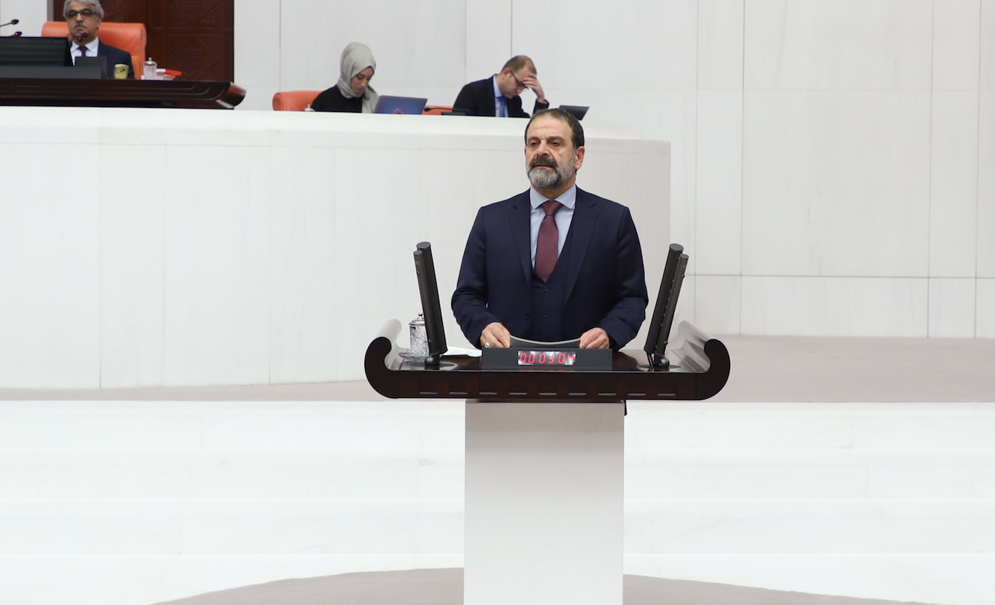 Hıristiyan olduğu gerekçesiyle açığa alınan öğretmen için soru önergesi