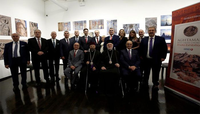 New York’ta Akhtamar’ın Kutsal Haç Ermeni Kilisesinin fotoğraf sergisi açıldı