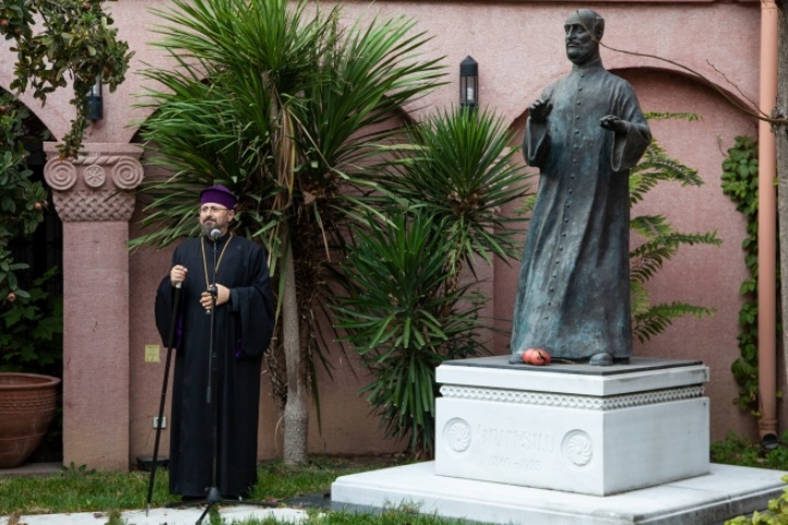 İstanbul’da Komitas Vardapet’in heykeli dikildi