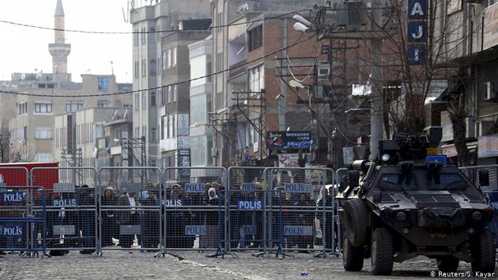 Diyarbakır Sur ilçesi eş belediye başkanı gözaltına alındı