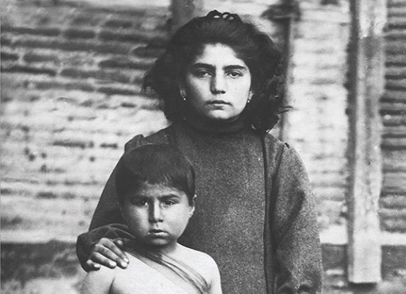 Ermeni masum kurbanlarının çektikleri korkunç acıları anlatabilen hiçbir dil yer yüzünde yoktur. Ermeni Soykırımı’nı gösteren yeni bir foto