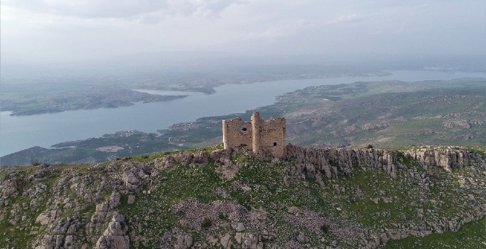 Bin yıllık manastır, 3 saatte ulaşılıyor manzarasıyla dikkat çekiyor